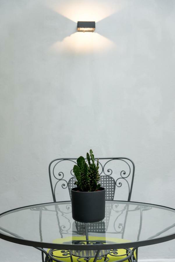 Central Cozy Studio With A Secret Garden 아테네 외부 사진